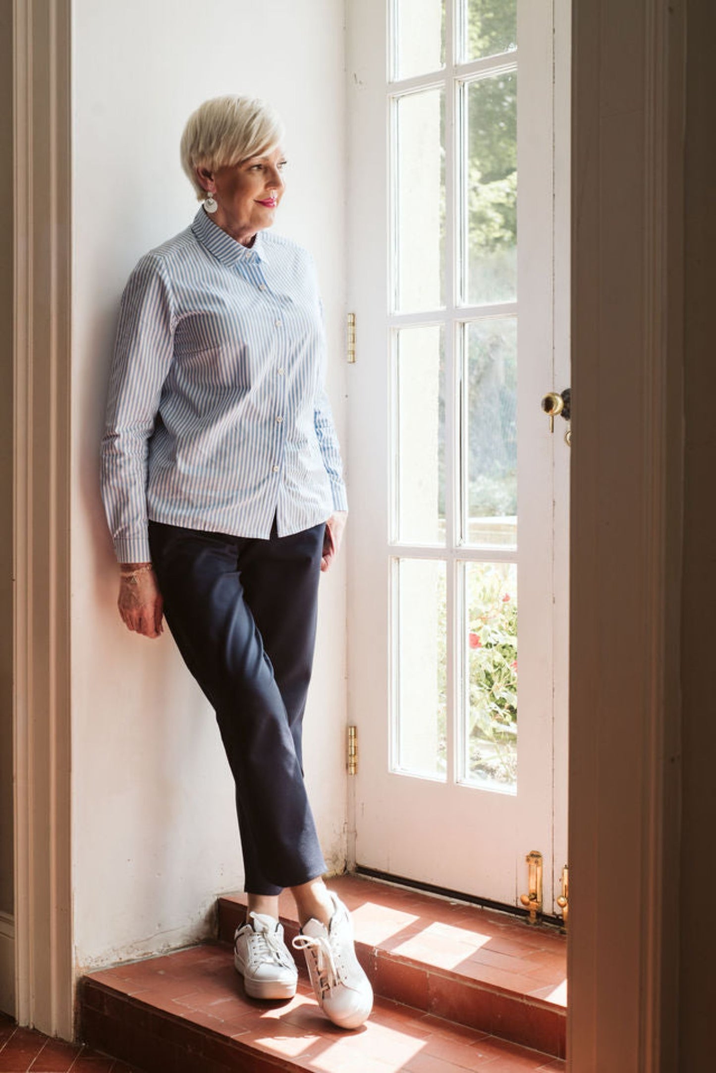 Hannah blouse with velcro fastening blue and white stripes